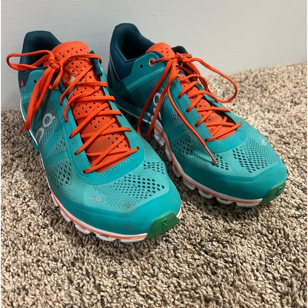 Women’s Onclouds Size 8